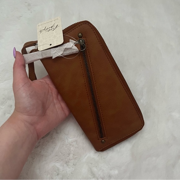 NWT Free People Brown Wristlet Wallet - Picture 2 of 3
